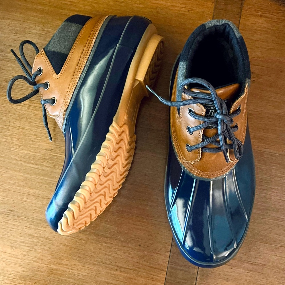 NEW - BASS Duck Ankle Boots Lace-Up Navy Tan Leather Women’s 10 (fits like 9.5)